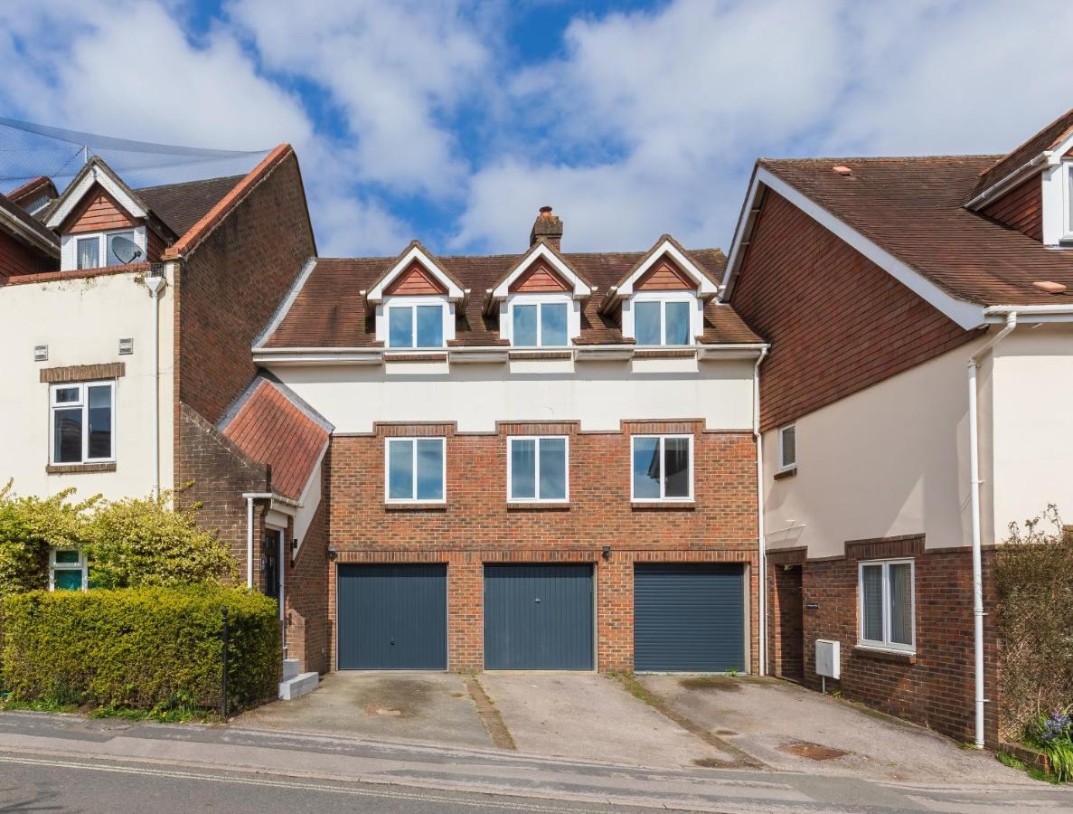 4 Bed City House With Private Garden And Parking Winchester Exterior photo